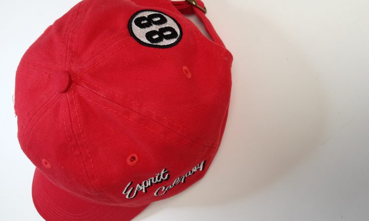 Broderie, Casquette personnalisée